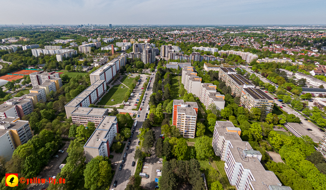 09.05.2023 - Marx-zentrum mit Karl-Marx-Ring 52-62 und 53-57 in Neuperlach